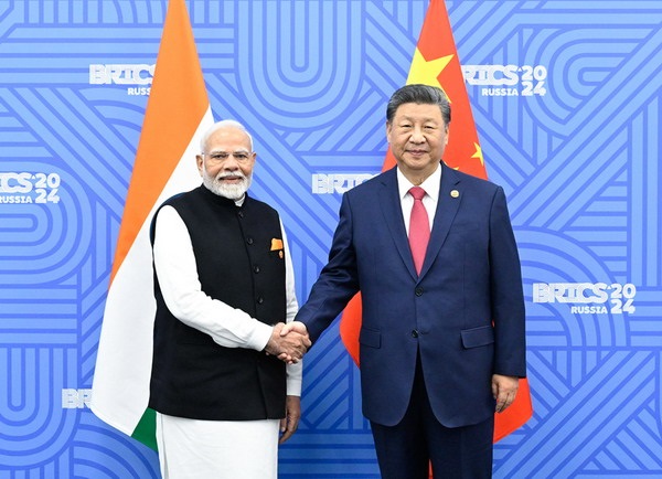 Indian Prime Minister, Shri Narendra Modi (left) with his Chinese counterpart President Xi Jinping