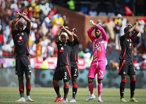 Orlando Pirates players in a show of force before clash with Mamelodi Sundowns FC